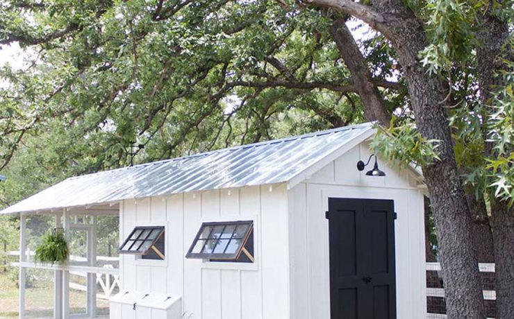 white rustic farmhouse cute chicken coops