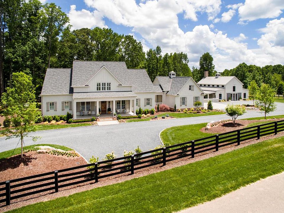 A glamorous Georgia farmhouse and party barn exteriors