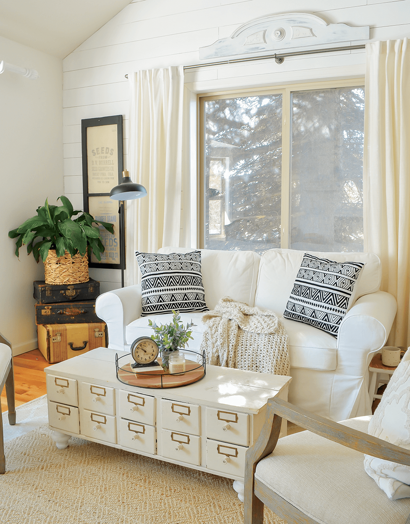 https://americanfarmhousestyle.com/wp-content/uploads/2019/07/Feature_image.png