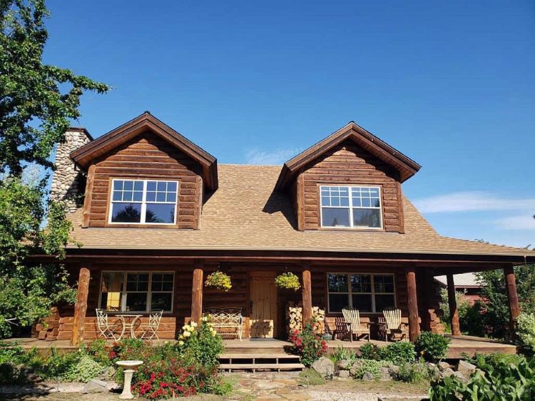 Front view of the Oregon ranch house