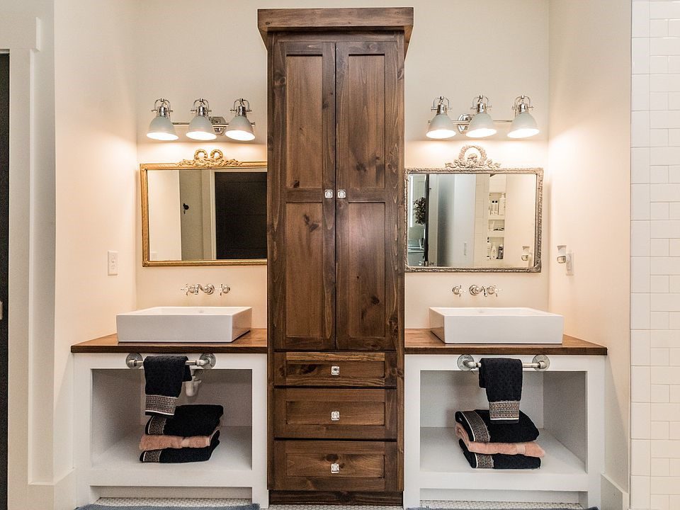 Like a mirror image, his and hers sinks sit side by side.
