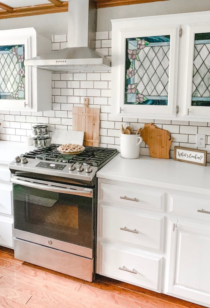 Unique stained-glass details give this farmhouse style an artistic appeal.