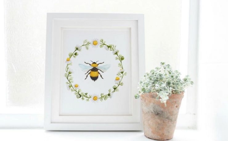 A sweet print of a honeybee and daisy chain.