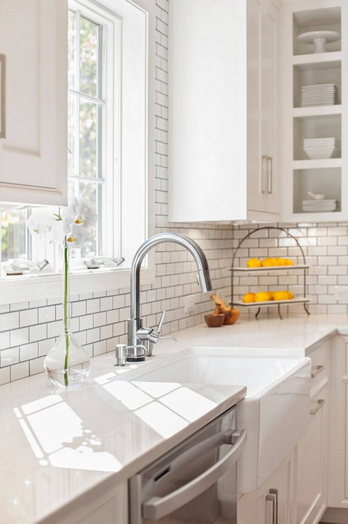 Large farmhouse sink with quartz countertop