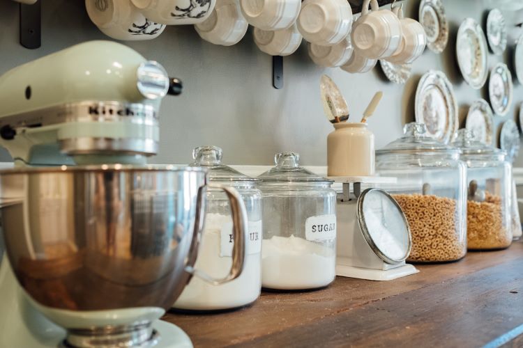 Mixer and large glass containers