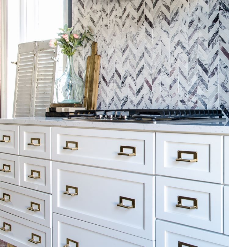 White kitchen cabinets and grey backsplash