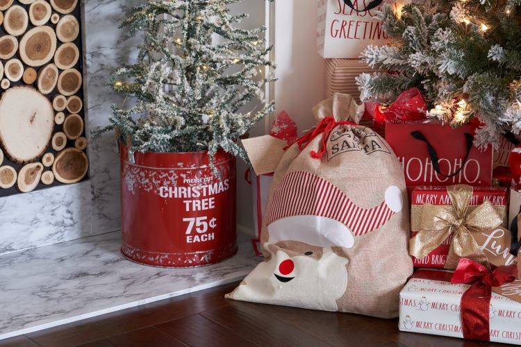 Burlap Santa sack to make Christmas magic