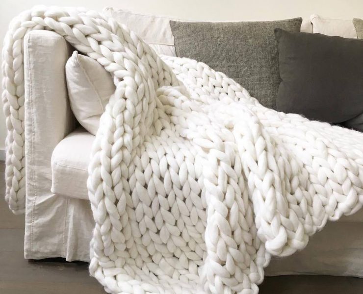 Chunky white knit blanket