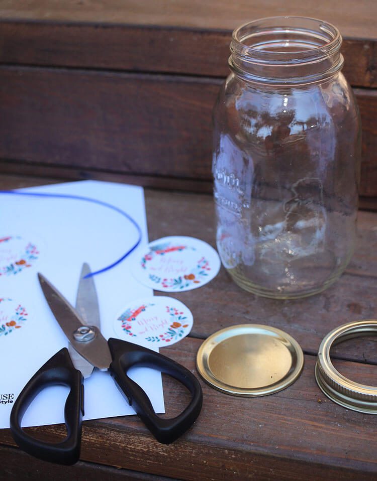 DIY Mason jar lid ornaments