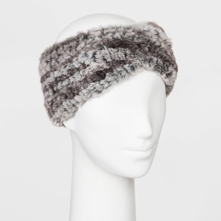 This wide country winter fashion headband twists in the front and is a mottled gray scale.