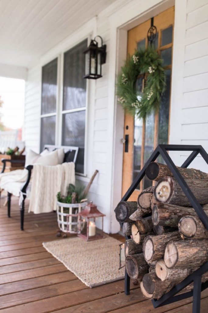 Farmhouse Christmas decorating ideas for the front porch