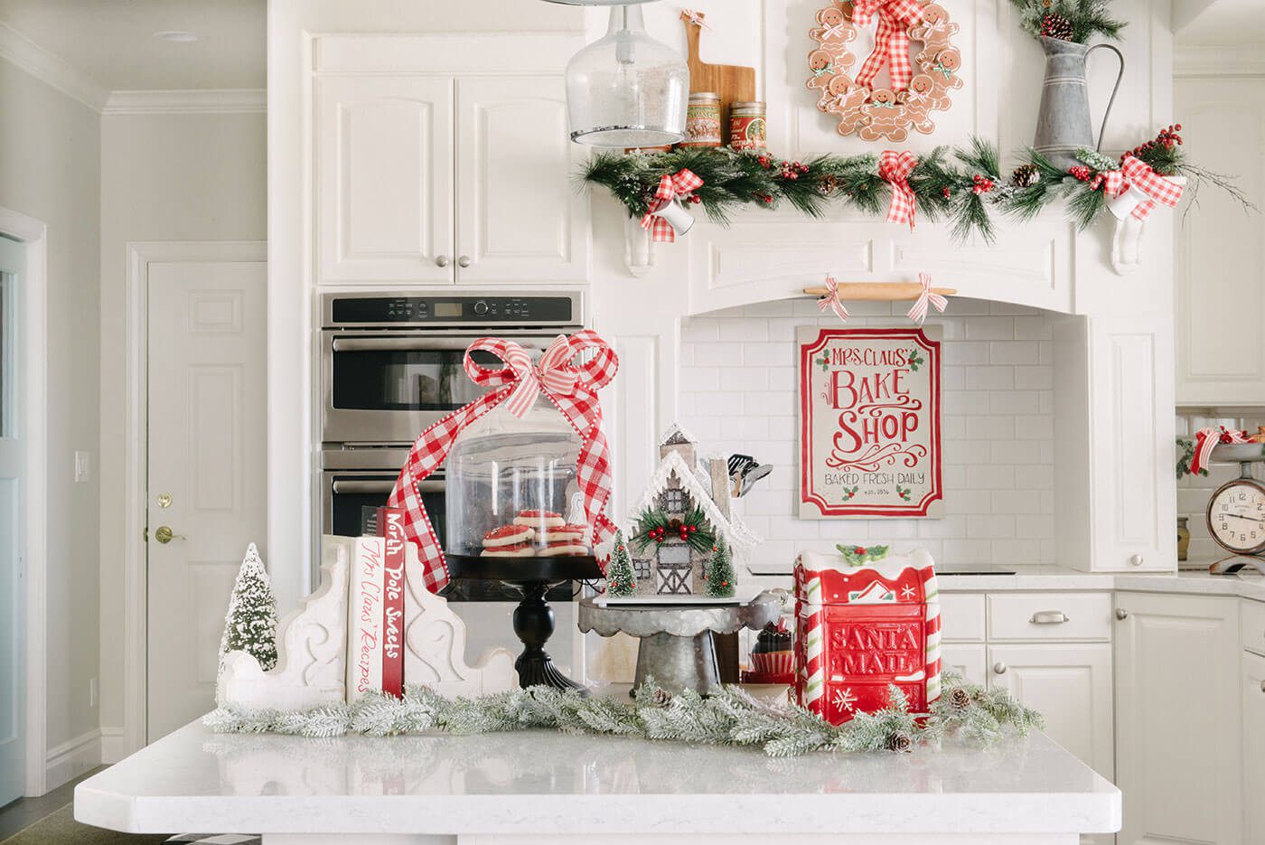 Christmas Decorating In a Michigan Farmhouse