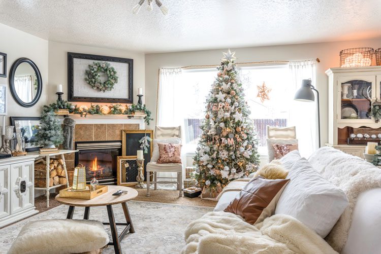 Living room with metallic Christmas silver and gold tree