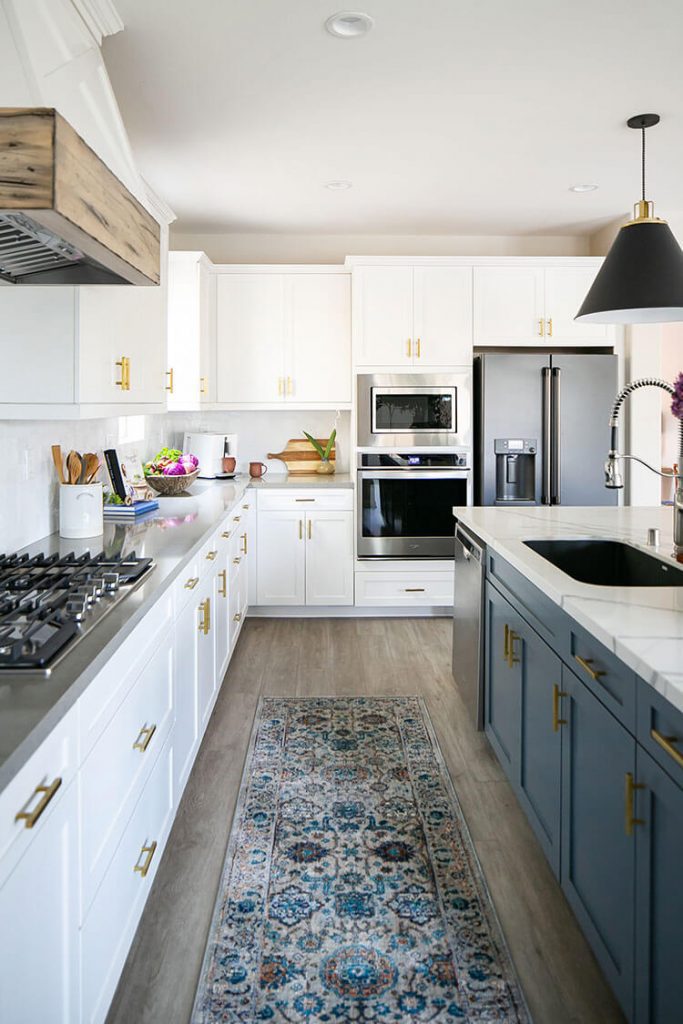 Modern farmhouse kitchen for 2020s farmhouse trends