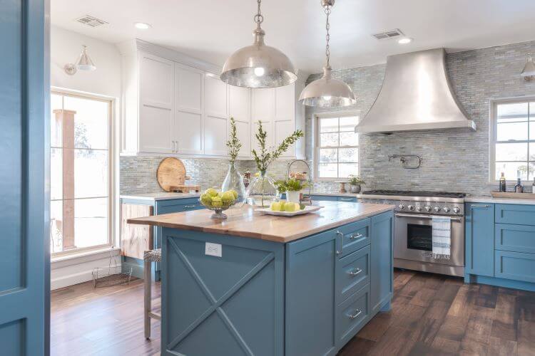 The backsplash reflects shimmering color to look like ocean waters