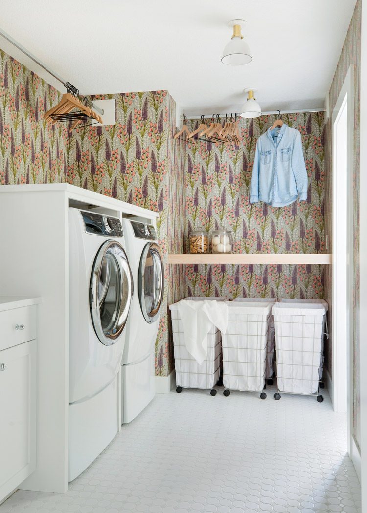 Minnesota lakeside laundry room