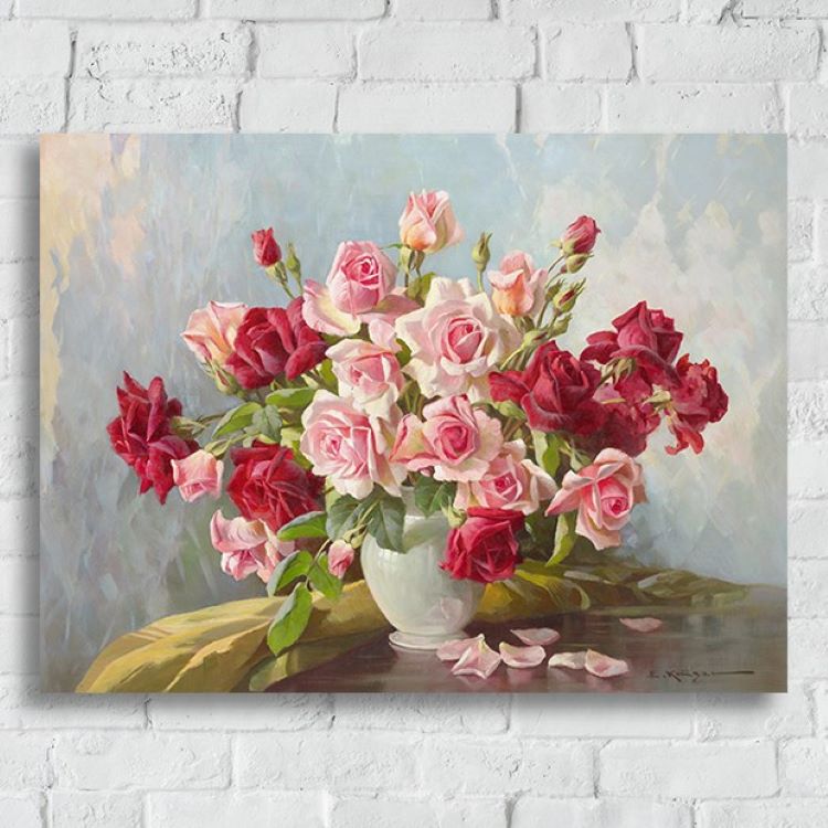 Pink and red roses in a vase in this painting