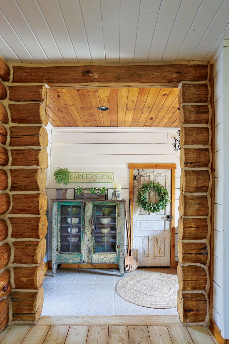 spring farmhouse entryway