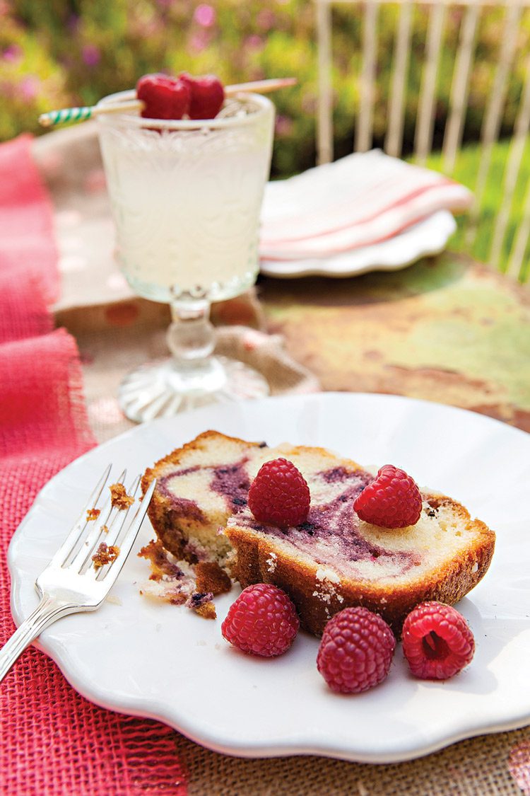 lemonade luncheon tablescape