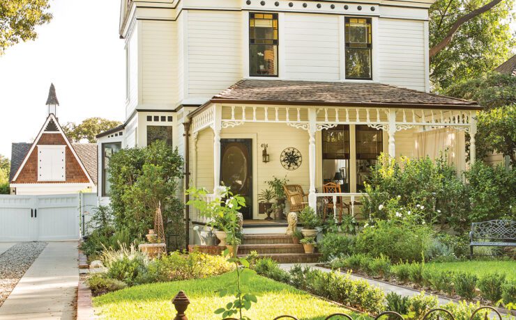 Victorian farmhouse in Pasadena exterior