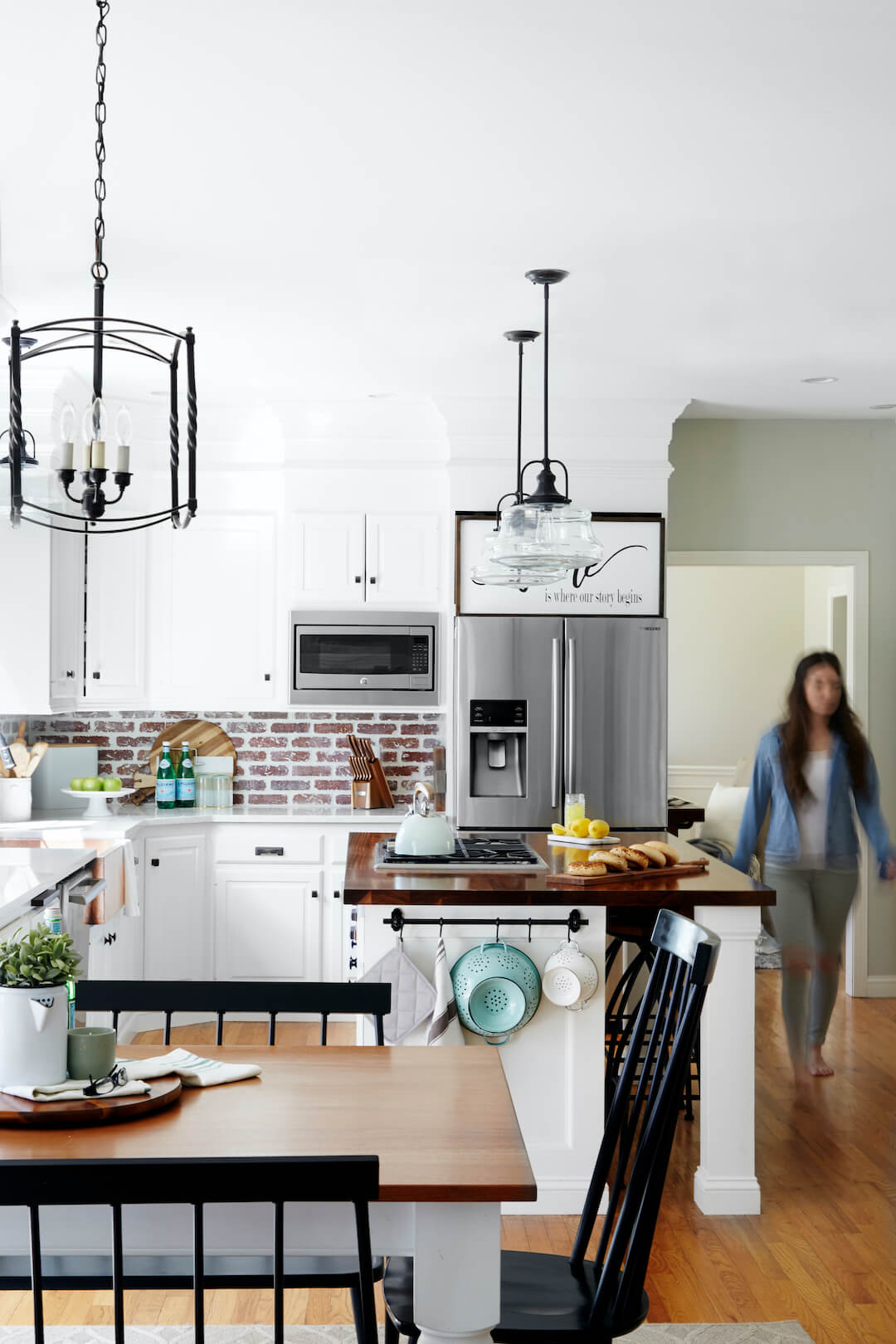 black metal finishes add contrast in this kitchen