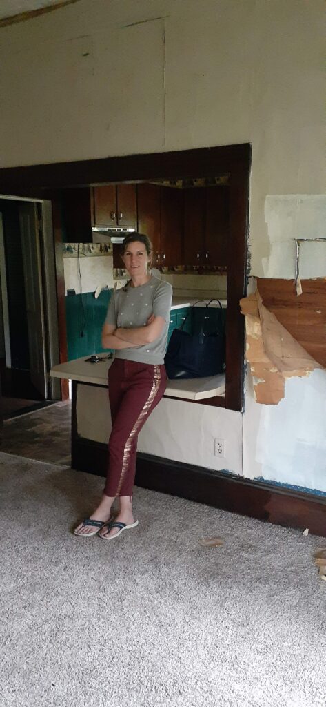 Holly Thompson renovating