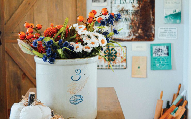 fall vignette on kitchen island
