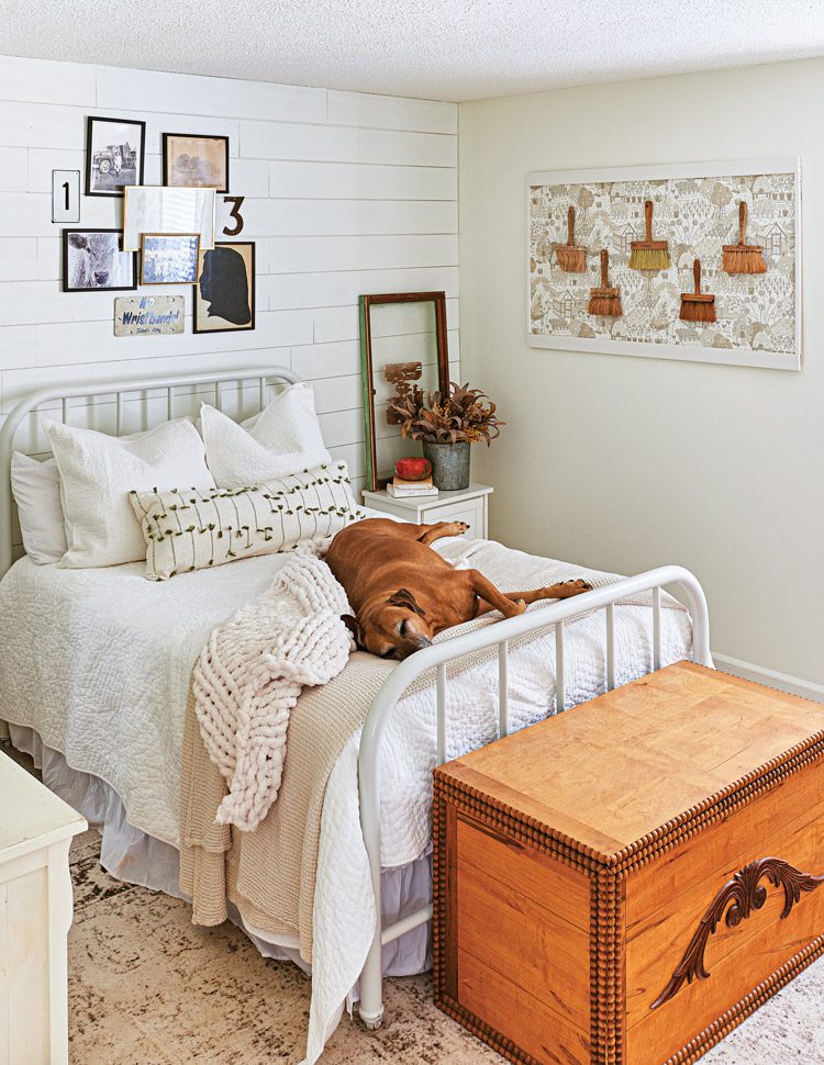 farm-cottage bedroom vintage vignettes