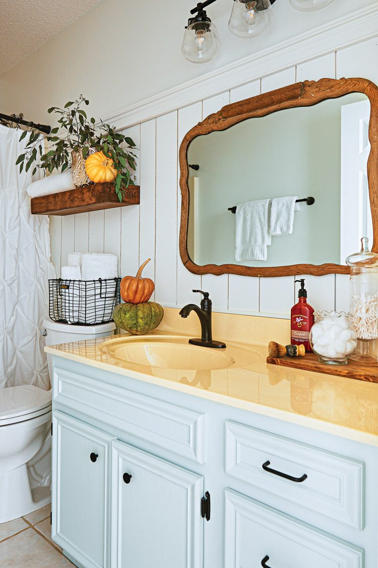 farm-cottage bathroom fall pumpkins