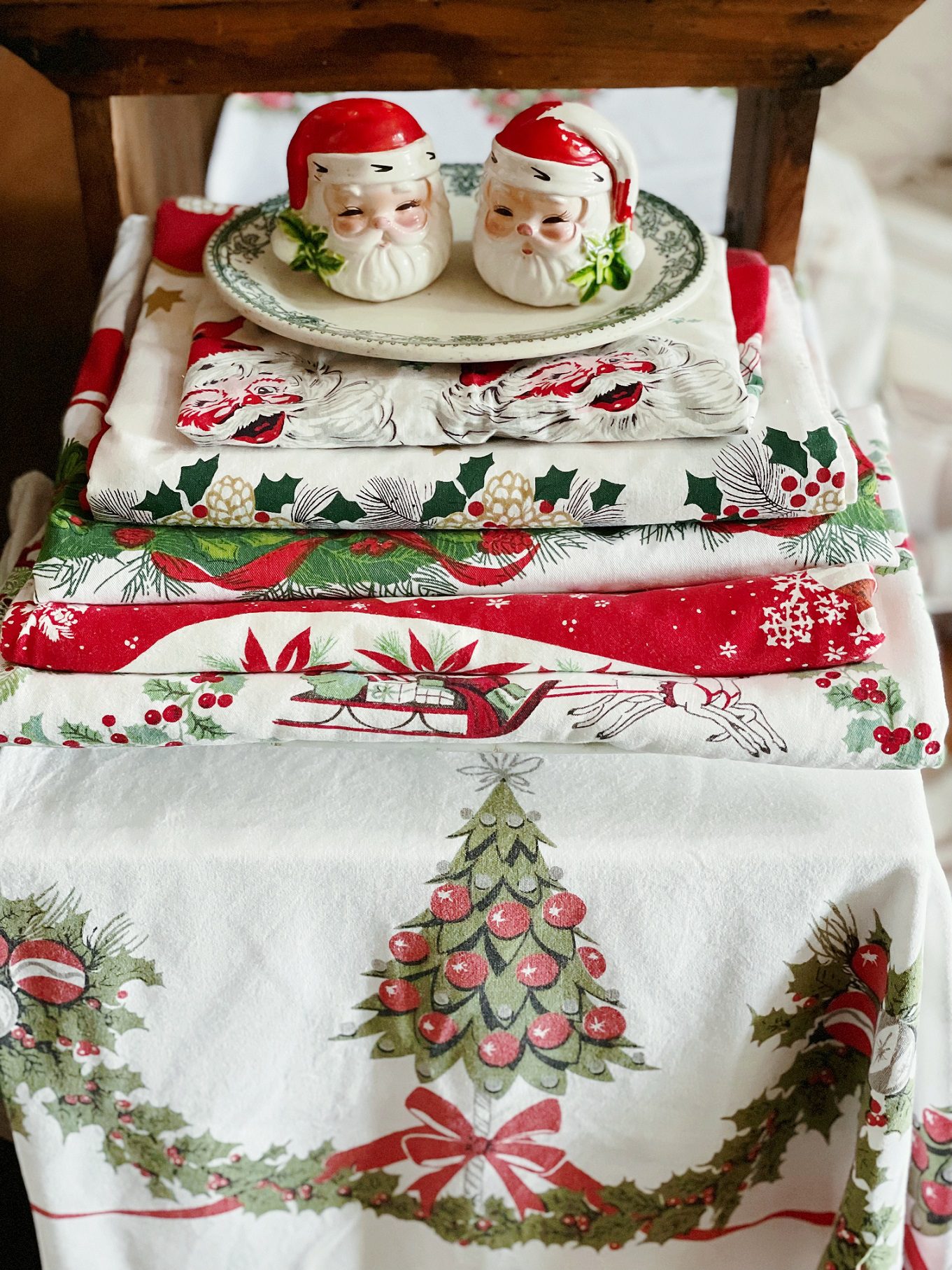 Vintage tablecloths for Christmas décor