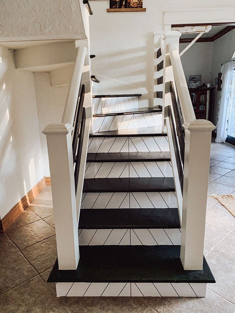 Black and white DIY staircase renovation