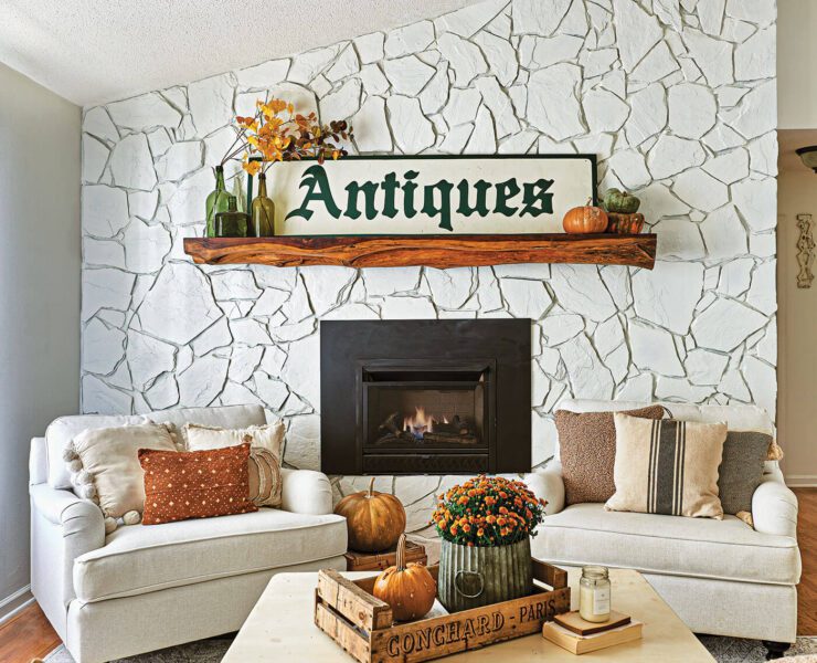 Living room with fall decorating and pumpkins