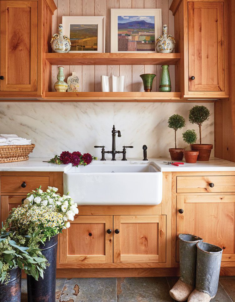 Mudroom is one of the best aspects of design that fit farmhouse style. 