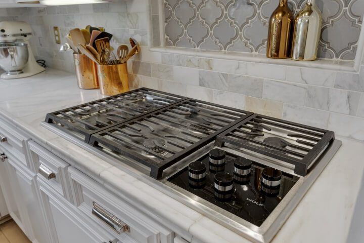 marble tiles countertop and backsplash