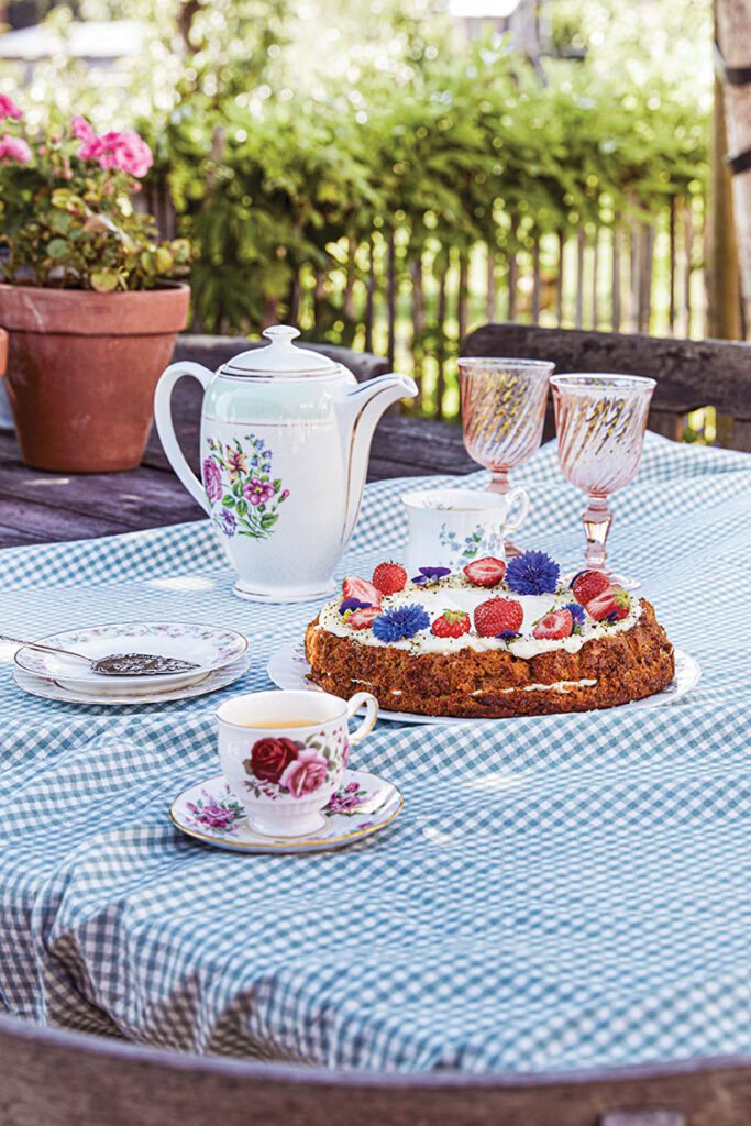 tea and cake al fresco