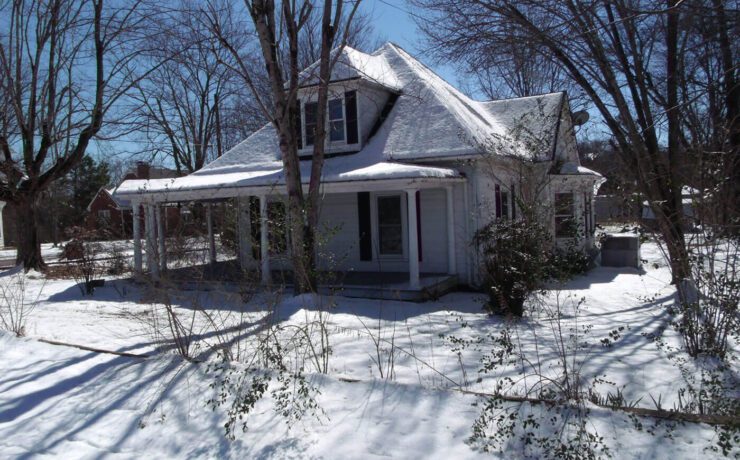 renovation delays on Holly Thompson's home