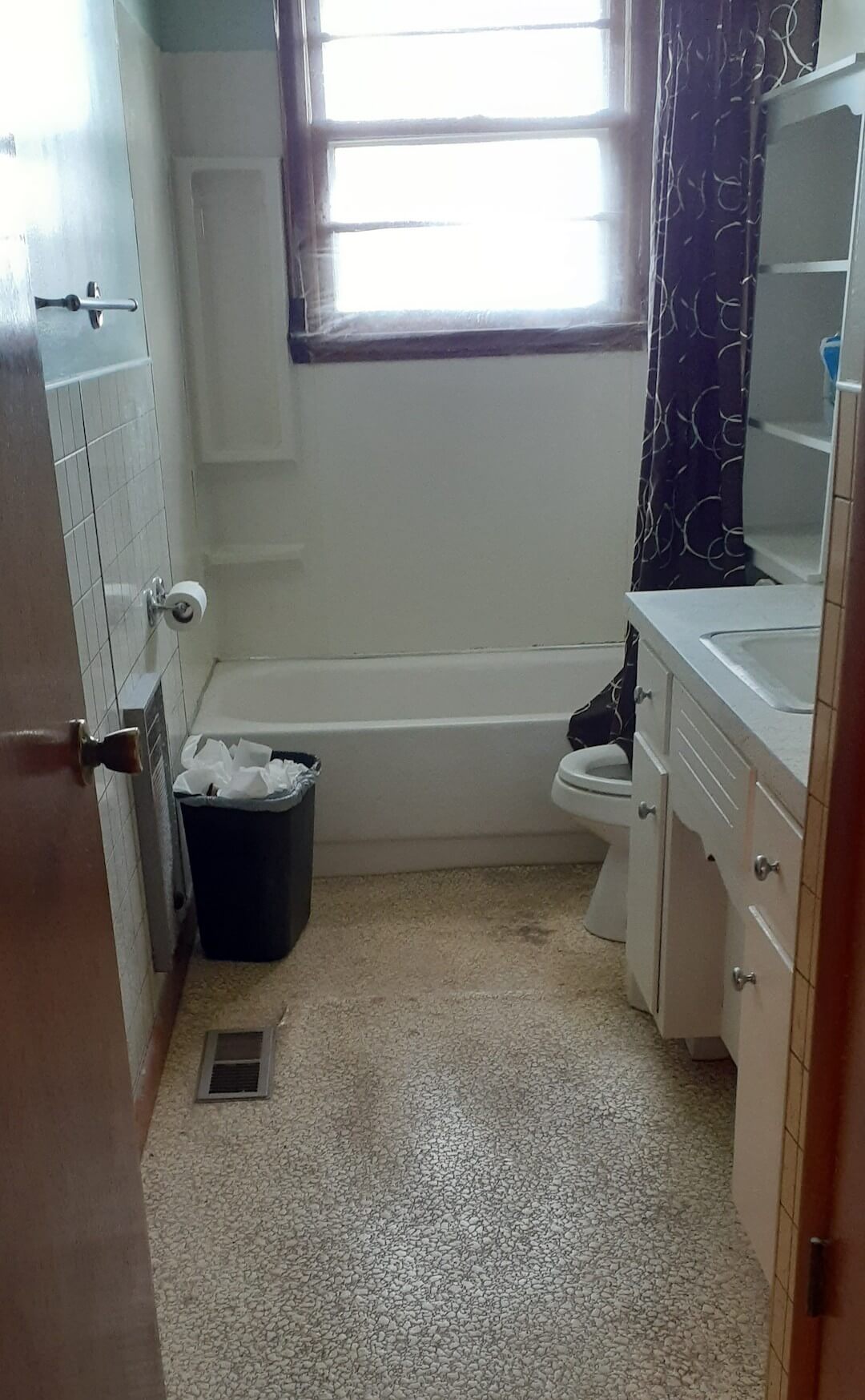 bathroom before renovation