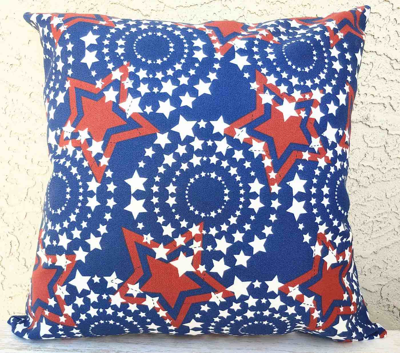 Patriotic throw outlet pillows