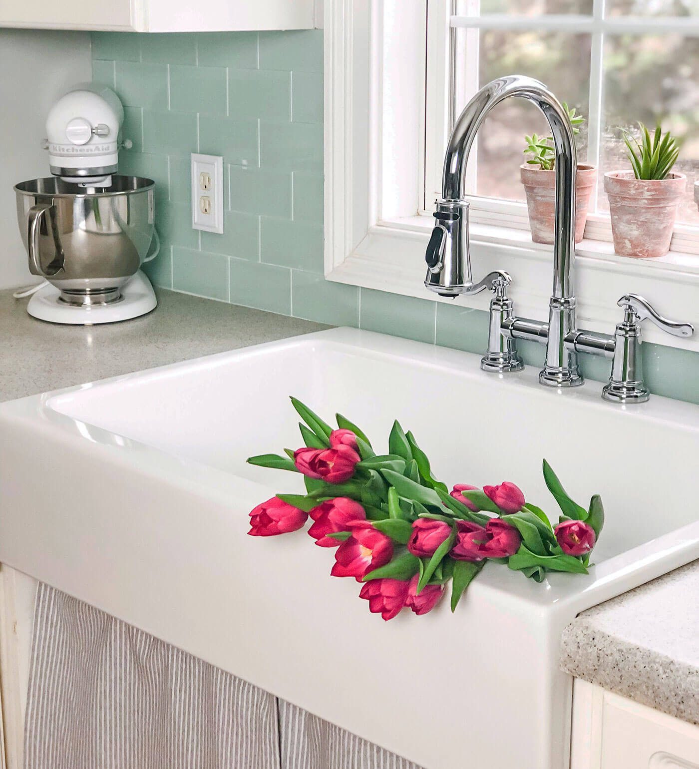 farmhouse sink crib style