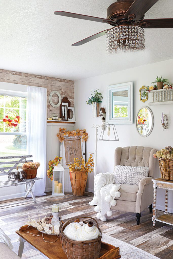 sitting room with tufted armchair and ceiling fan