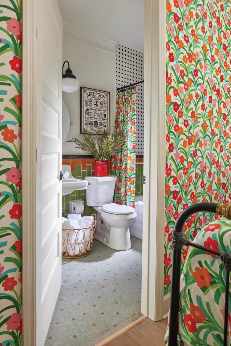 Annie villa with bright floral wallpaper