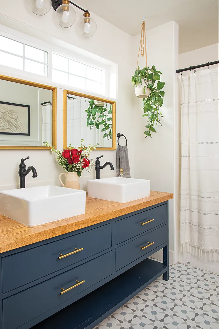 bouquet of red roses and baby's breath provides Christmas color in primary bathroom