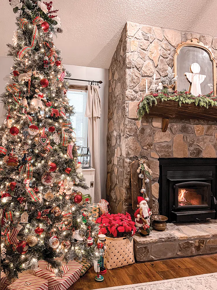 winning Christmas tree with red, green, silver and gold color scheme